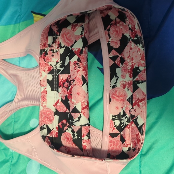 NIKE Sports Bra Size Small - Picture 2 of 3